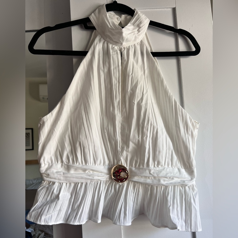 Elegant White Sleeveless Dress